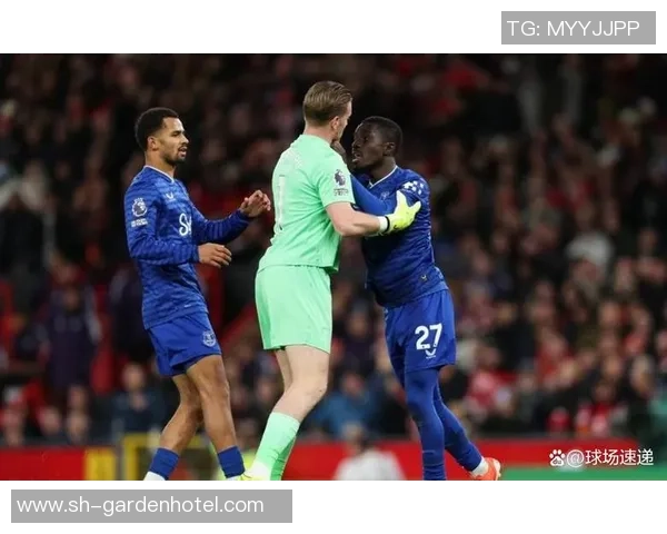 场上队友激烈争吵引发内讧疑云传球不畅成焦点 场上队友激烈争吵引发内讧疑云传球不畅成焦点